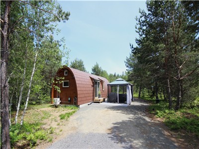 Mini-house style chalet in the heart of nature with spa and 2 bedrooms.