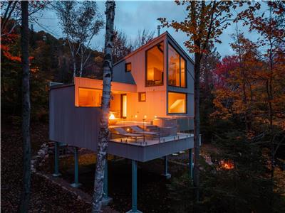 Évasion thermale privée : sauna, hammam, bain nordique et douche froide avec vue rivière et montagne