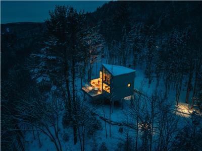 Évasion thermale privée : sauna, hammam, bain nordique et douche froide avec vue rivière et montagne