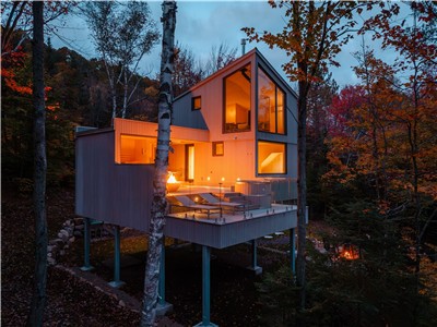 Évasion thermale privée : sauna, hammam, bain nordique et douche froide avec vue rivière et montagne