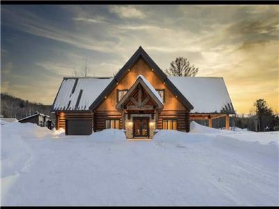 Chaleureux chalet en bois rond La Tanière, bord de lac, face aux pistes de ski
