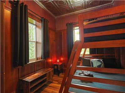 La Royale 1918-6 Chambres, Salles de jeux, Accès gratuit AquaParc, 2.5 SDB, BBQ, Piscine spa chauffé