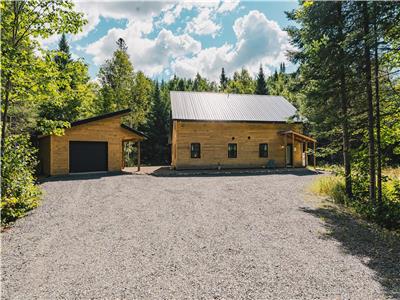 Chalet Lunaris - waterfront with spa